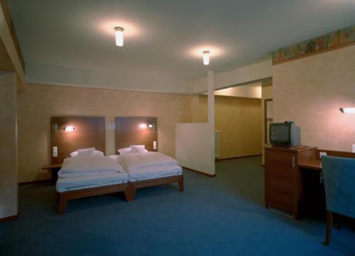 Landhotel Zum Schwanen Mit Restaurant Mona Liza Osthofen Room photo