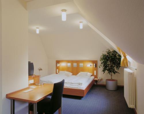 Landhotel Zum Schwanen Mit Restaurant Mona Liza Osthofen Room photo